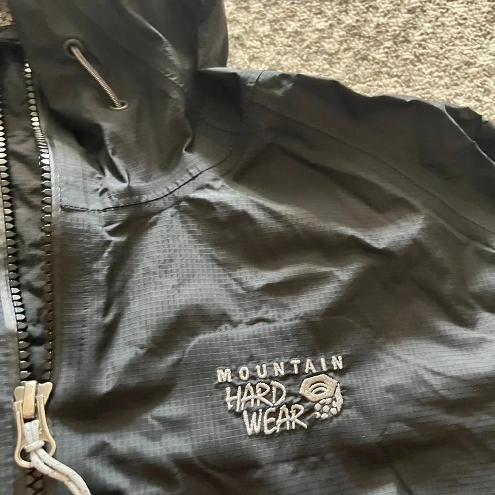 Mountain Hardwear woman's black rain jacket windbreaker Lg gorp